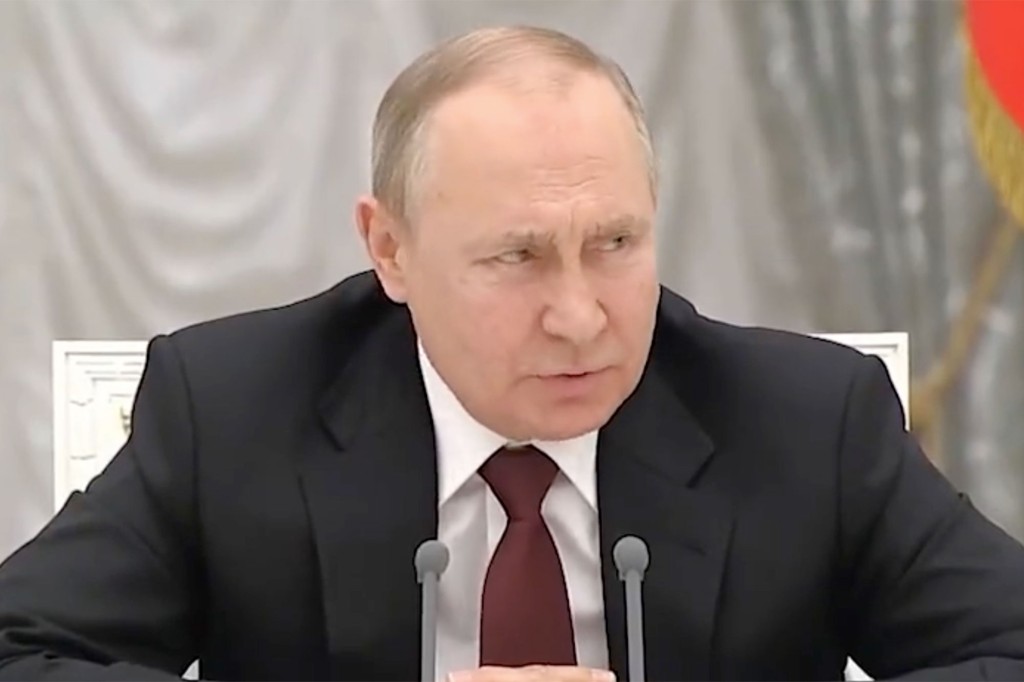 Putin spricht während eines Treffens.