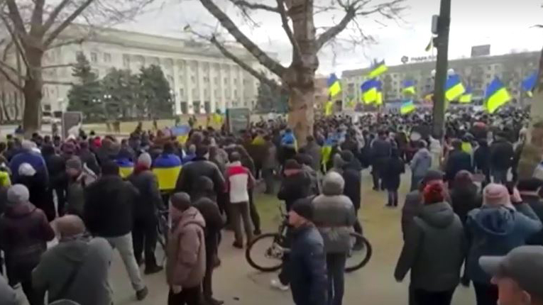 Chersons Protest gegen russische Besatzer bringt Hunderte auf die Straße: Berichte