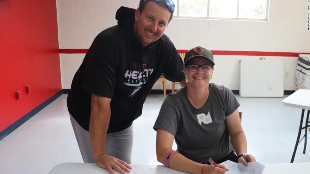 Alexis „Scrappy“ Hopkins wird die erste Frau, die von einem professionellen Baseballteam rekrutiert wird