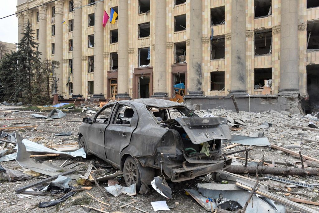 Die neuesten Nachrichten über den Krieg zwischen Russland und der Ukraine: ein Angriff auf Charkiw, als sich die Invasion in der Nähe von Kiew verschärfte