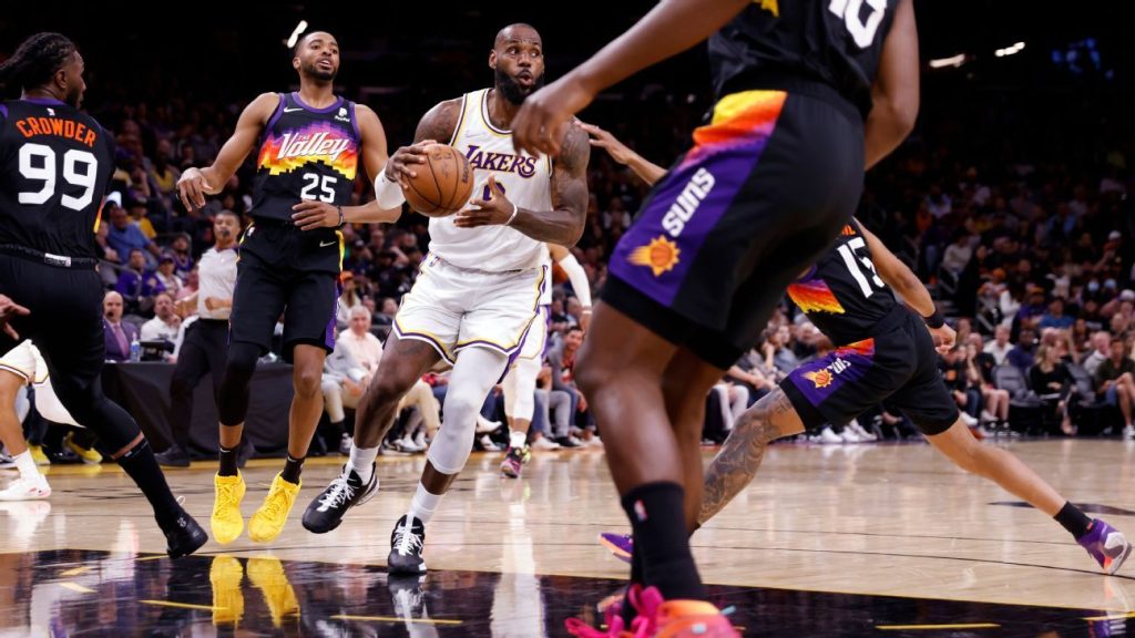 LeBron James von den Lakers ist der erste Spieler in der NBA-Geschichte, der 10.000 Punkte, Rebounds und Assists erreicht