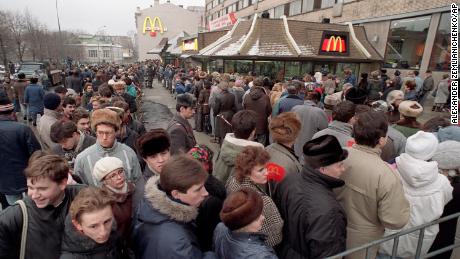 McDonald's hat Russland verändert... Jetzt verlässt es das Land