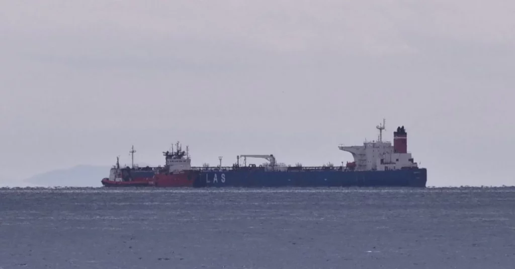 Griechenland beschlagnahmt russischen Öltanker im Rahmen von EU-Sanktionen gegen Russland