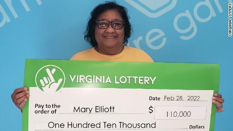 Eine Frau aus Virginia erkennt, dass sie im Lotto gewonnen hat, nachdem sie tatsächlich ihr Los ruiniert hat