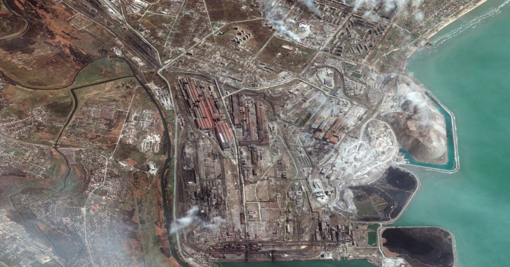 Ukrainer klammern sich an das Stahlwerk von Mariupol