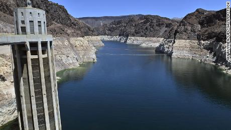 Der Wasserstand von Lake Mead, der unter den Erwartungen liegt, könnte beim Fallen um weitere 12 Fuß sinken