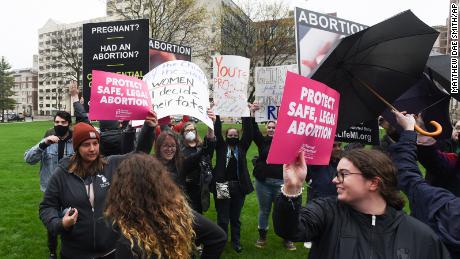 Was der Sturz von Roe v. Wade für Jahrzehnte anhaltender Abtreibungsverbote in den Büchern bedeuten könnte