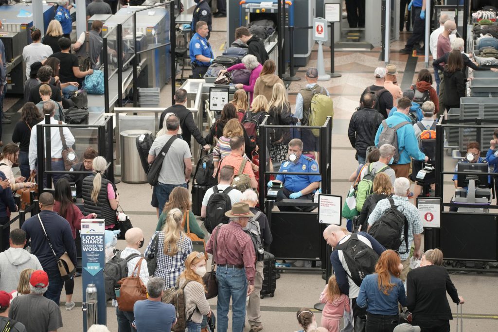 Flugreisende müssen am Wochenende des Memorial Day mit Stornierungen rechnen