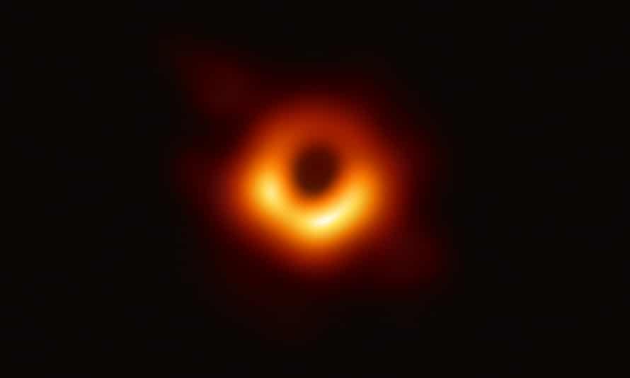 Ein weiteres Schwarzes Loch, M87*,