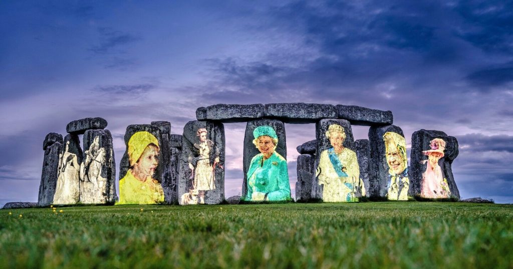 Stonehenge-Porträts von Königin Elizabeth II. lösen vor dem Platin-Jubiläum Kontroversen aus