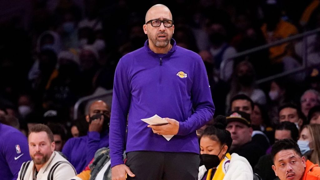 Die Co-Trainer David Visdel, Mike Pineberty und John Lucas III verließen die Los Angeles Lakers