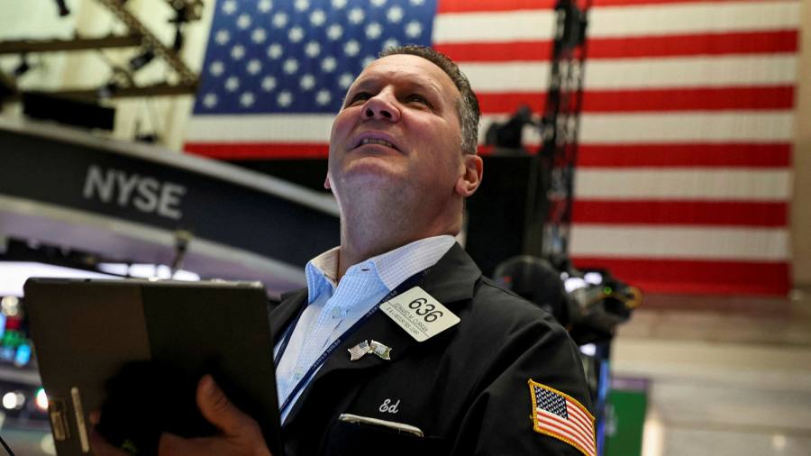 Live-Nachrichten-Updates: US- und europäische Aktien schlossen höher, um eine enttäuschende Woche zu beenden