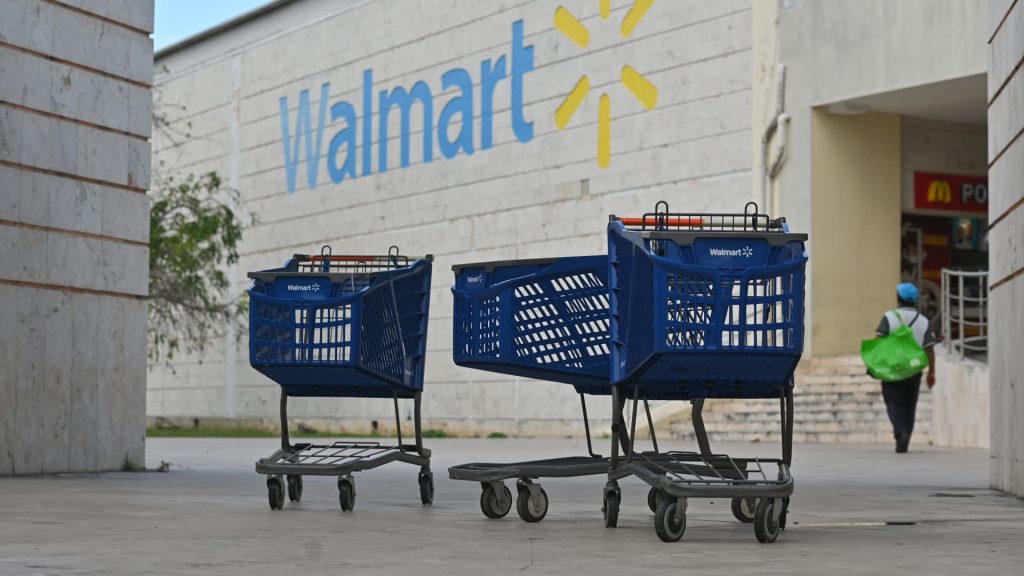 Walmart senkt die Gewinnerwartungen, da die Inflation die Käufer dazu zwingt, mehr für Lebensmittel auszugeben