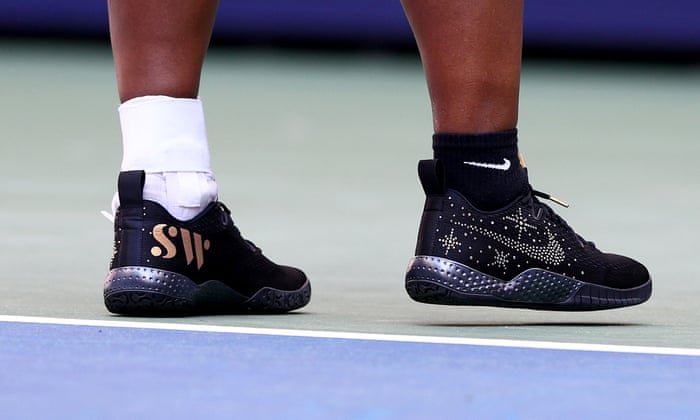 Diese funkelnden Schuhe trug Serena Williams im Training.