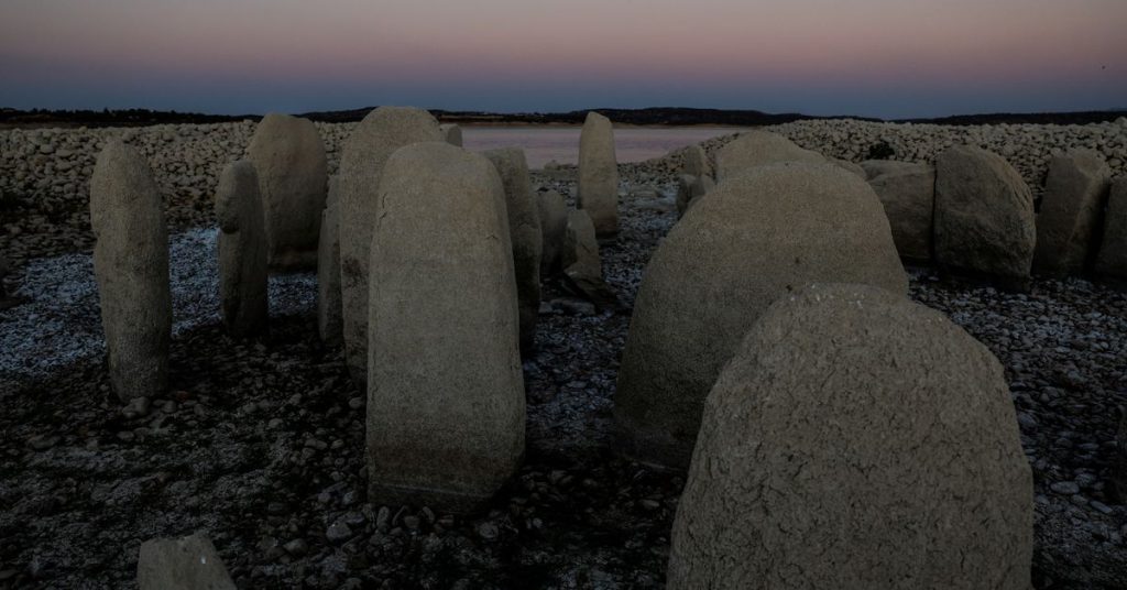 „Spanish Stonehenge“ taucht aus einem von Dürre heimgesuchten Damm auf