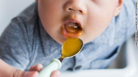 Der Bericht besagt, dass hausgemachte Babynahrung genauso viele giftige Mineralien enthält wie im Laden gekaufte Optionen