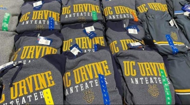 Das UC Irvine Sweatshirt von Costco ist zu einem begehrten Artikel unter Studenten geworden