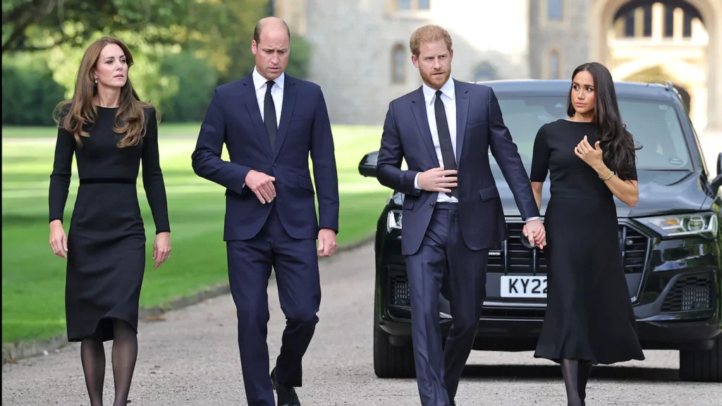 Die Prinzen William und Harry mit Catherine und Meghan begrüßen die Trauernden