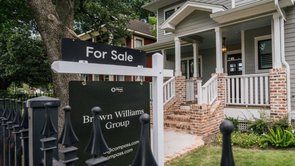 Die Hypothekennachfrage steigt, da die Zinsen leicht sinken