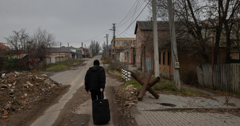 Ein Gemeinschaftsgrab in der Nähe von Cherson, das die Brutalität der russischen Besatzung zeigt: Live-Updates