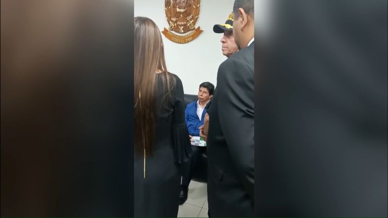 Der peruanische Präsident Castillo wurde verklagt und festgenommen, nachdem er versucht hatte, den Kongress aufzulösen